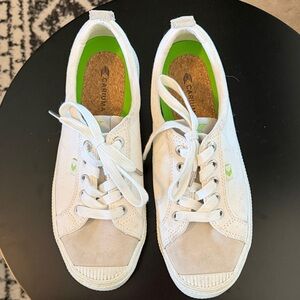 Cariuma Off-White Canvas Sneakers